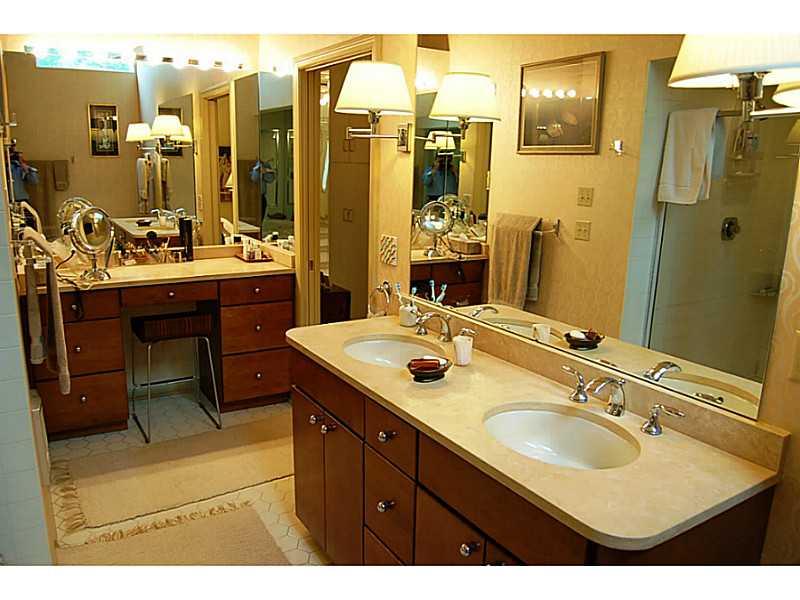 110 Schenley Road Pittsburgh, PA 15217 - Photo 15 of 25 Master Bath/Spa.