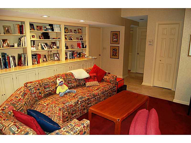 110 Schenley Road Pittsburgh, PA 15217 - Photo 18 of 25 Den/Family/Great Room.
