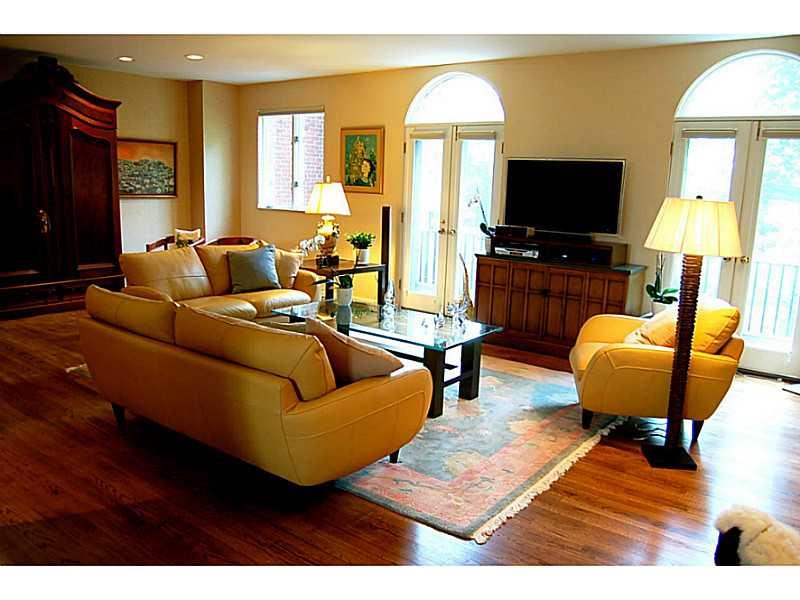 110 Schenley Road Pittsburgh, PA 15217 - Photo 6 of 25 Living Room.