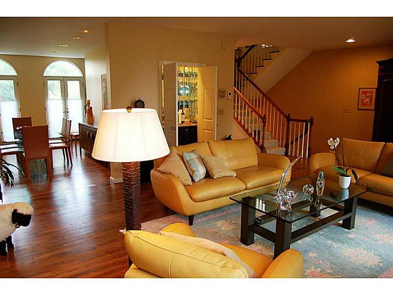 110 Schenley Road Pittsburgh, PA 15217 - Photo 7 of 25 Living Room.