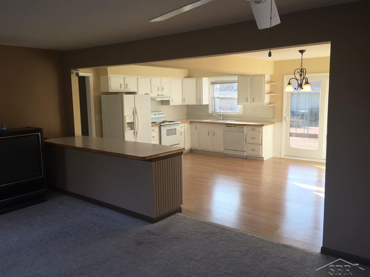 8465 Ederer Road Saginaw, MI 48609 - Photo 5 of 26 31306660-5.JPG