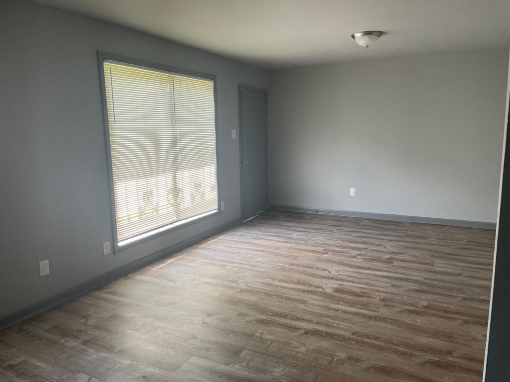 356 Delta Road Memphis, TN 38109 - Photo 4 of 12 an empty room with a window