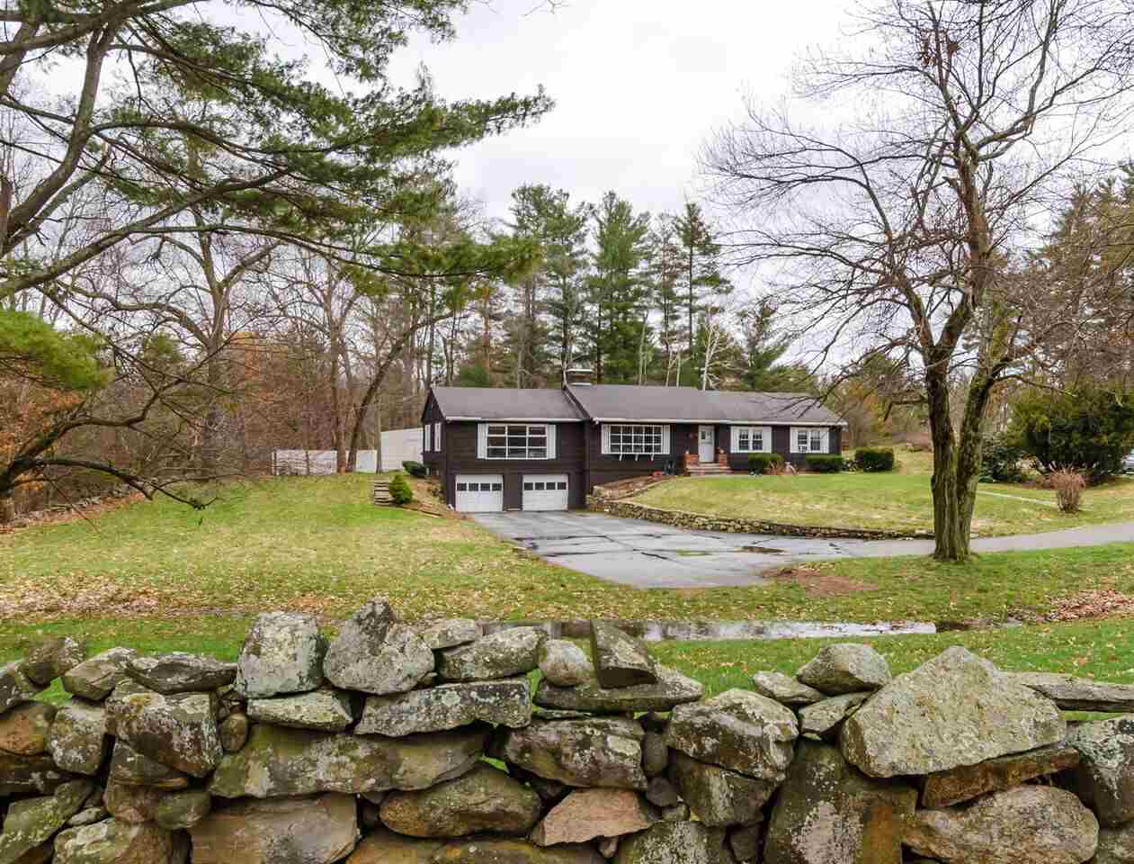 133 Marsh Road Pelham, NH 03076 - Photo 3 of 40