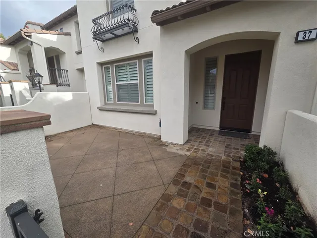 a view of a entryway of the house
