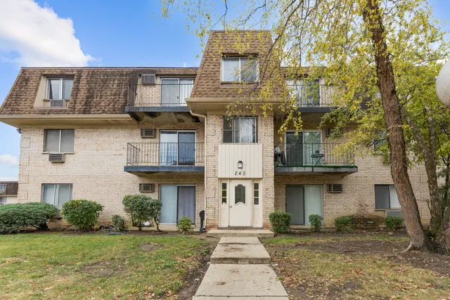 $160,000 | 242 Shorewood Drive, Unit 1B, Glendale Heights, IL 60139