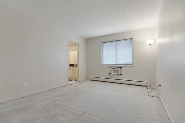 $160,000 | 242 Shorewood Drive, Unit 1B, Glendale Heights, IL 60139