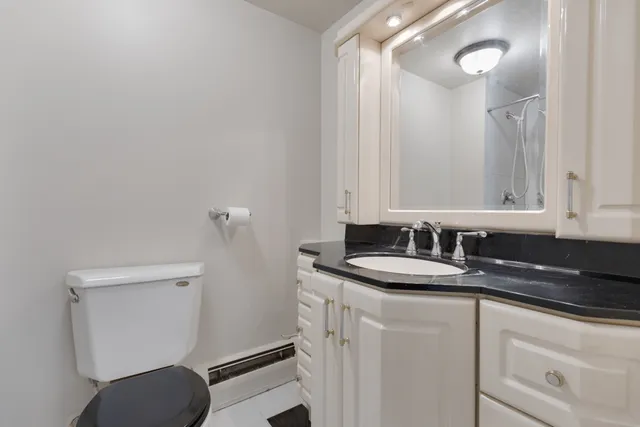 $160,000 | 242 Shorewood Drive, Unit 1B, Glendale Heights, IL 60139