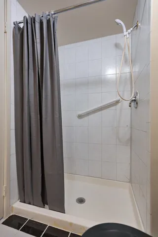 $160,000 | 242 Shorewood Drive, Unit 1B, Glendale Heights, IL 60139