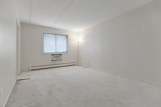 $160,000 | 242 Shorewood Drive, Unit 1B, Glendale Heights, IL 60139