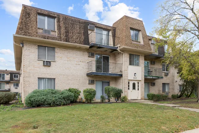 $160,000 | 242 Shorewood Drive, Unit 1B, Glendale Heights, IL 60139