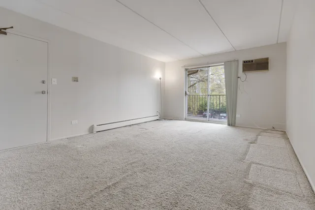 $160,000 | 242 Shorewood Drive, Unit 1B, Glendale Heights, IL 60139