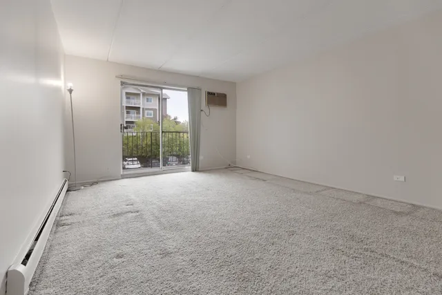 $160,000 | 242 Shorewood Drive, Unit 1B, Glendale Heights, IL 60139