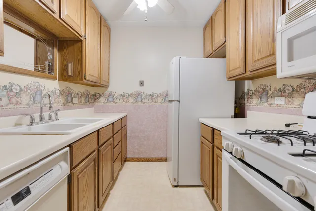 $160,000 | 242 Shorewood Drive, Unit 1B, Glendale Heights, IL 60139