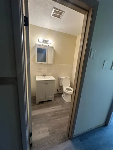 $1,100 | 1660 East Main Street, Unit 5H, Waterbury, CT 06705