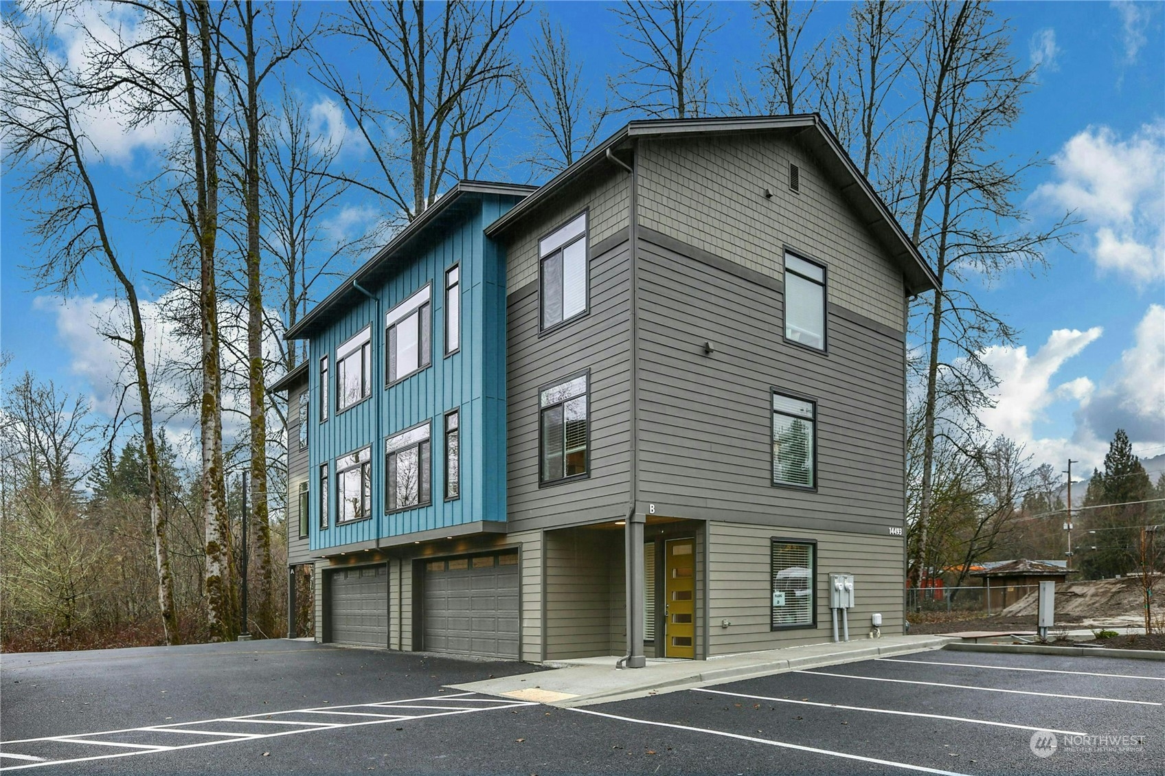 14493 Cedar Grove Road Southeast, Unit D101 Issaquah, WA 98027 - Photo 18 of 22 a view of a building with a street
