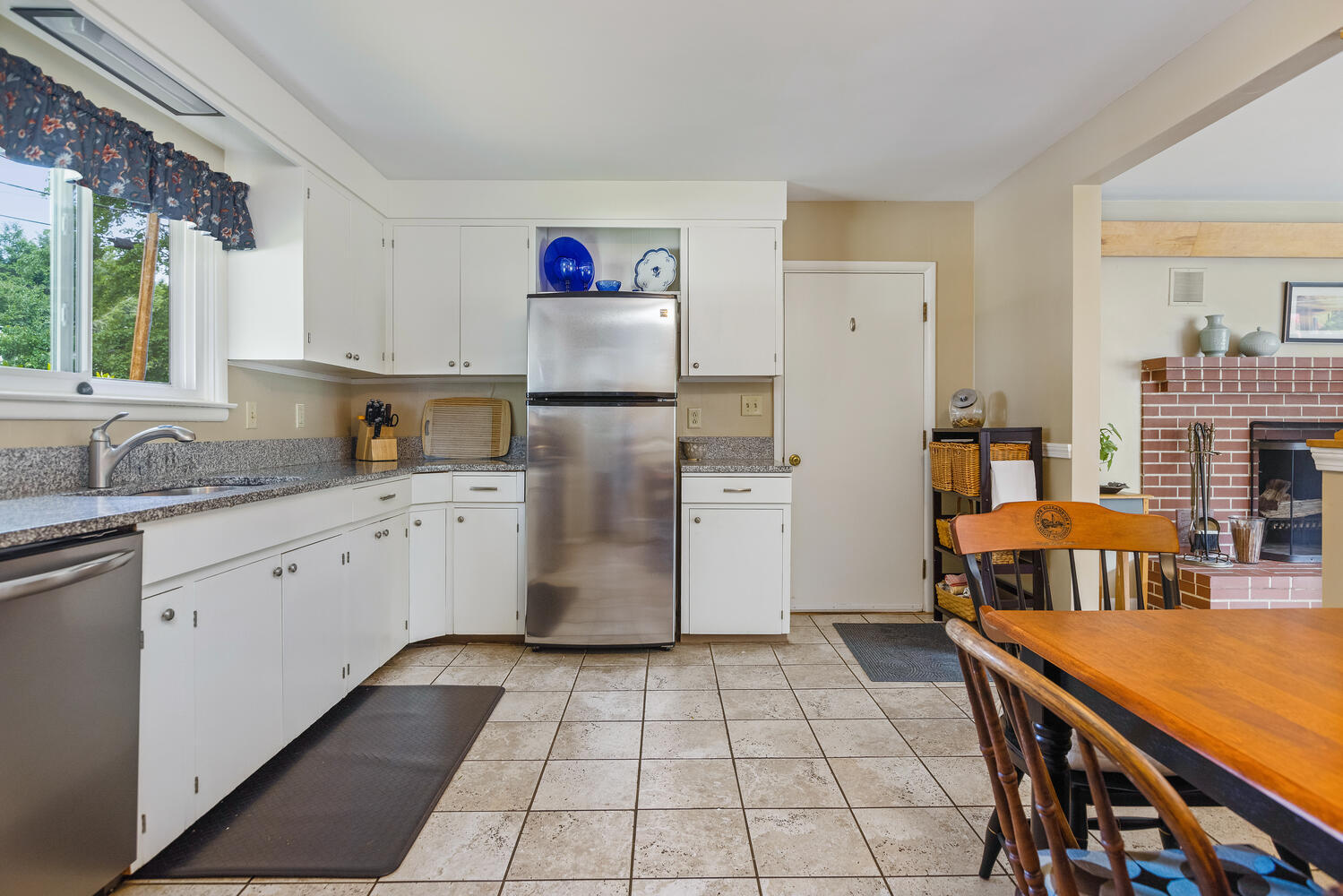 54 Cottage Farms Road Cape Elizabeth, ME 04107 - Photo 11 of 42 Kitchen towards garage door 2