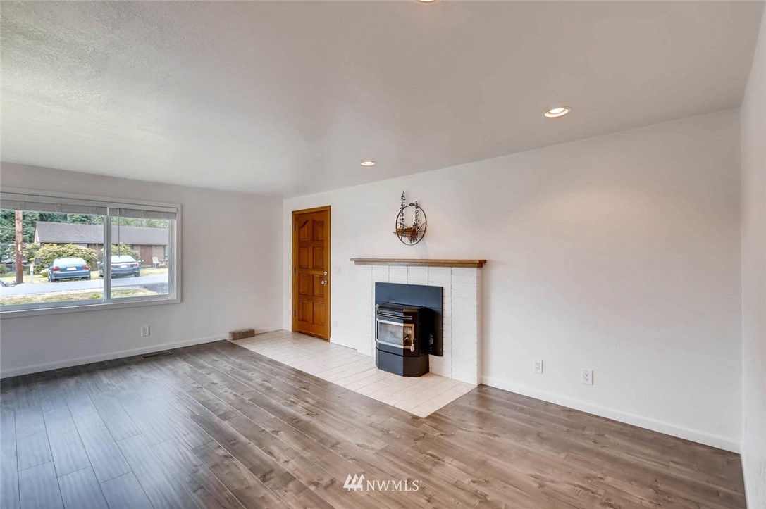 14823 Southeast 113th Street Renton, WA 98059 - Photo 4 of 25 Gallery Image 4