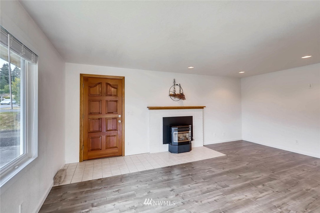 14823 Southeast 113th Street Renton, WA 98059 - Photo 5 of 25 Gallery Image 5