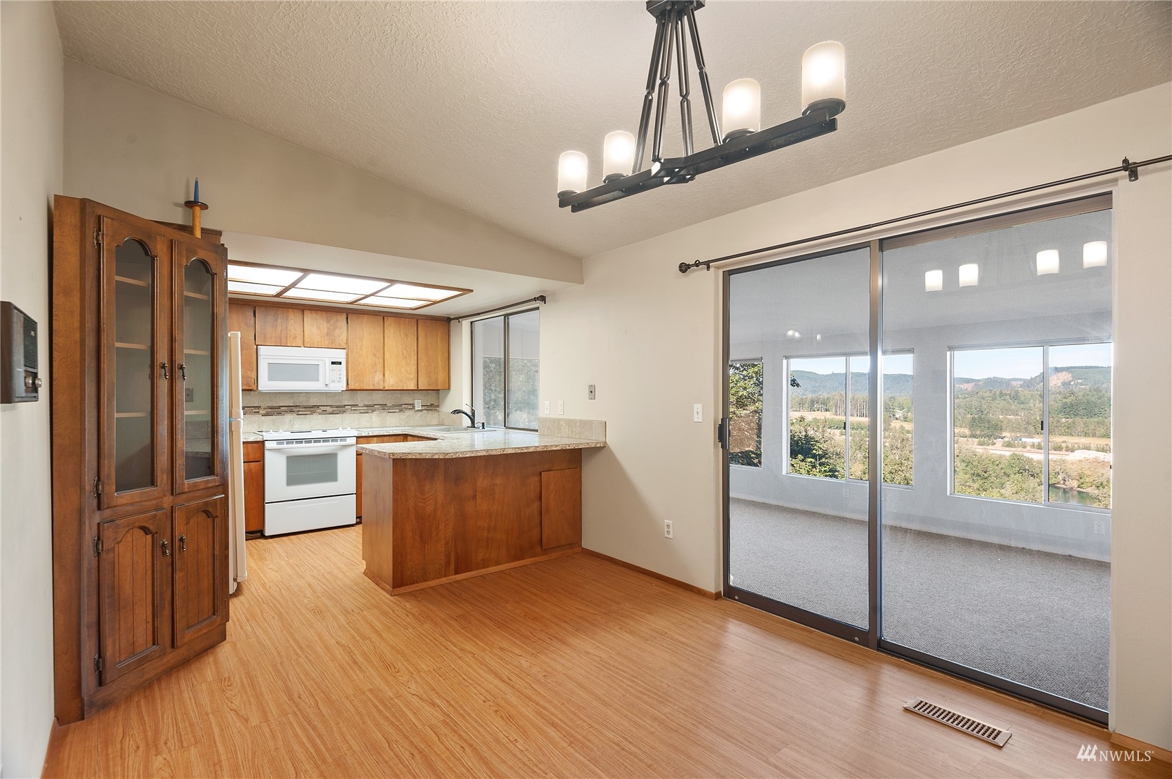 852 Chapman Road Castle Rock, WA 98611 - Photo 4 of 37 Gallery Image 4