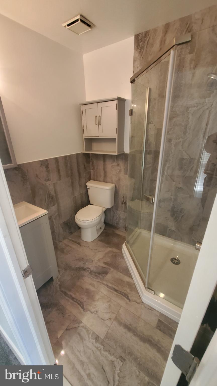 7311 North 21st Street Philadelphia, PA 19138 - Photo 8 of 15 Full ensuite master bath