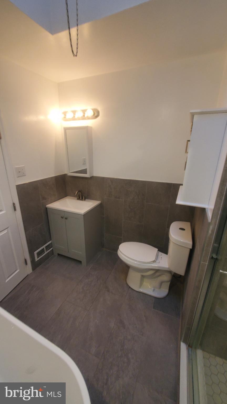 7311 North 21st Street Philadelphia, PA 19138 - Photo 9 of 15 Hallway bath with shower & deep soaking tub