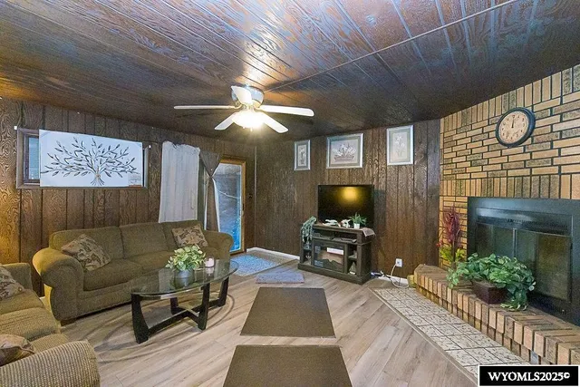 $239,900 | 805 Walnut Street, Rock Springs, WY 82901