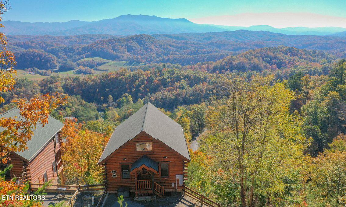 2619 Greystone Ridge Drive Sevierville, TN 37876 - Photo 4 of 35 31E6909C-73AF-48C4-ADBF-5A292675886C