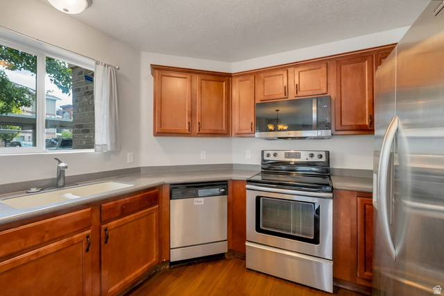 117 Calbourne Lane, Unit I2 Sandy, UT 84070 - Photo 6 of 19 Kitchen