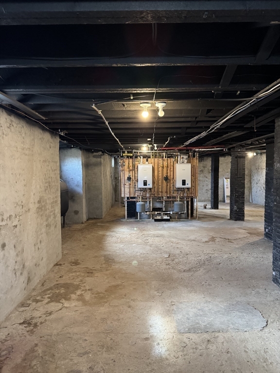 192 Chestnut Street Holyoke, MA 01040 - Photo 41 of 42