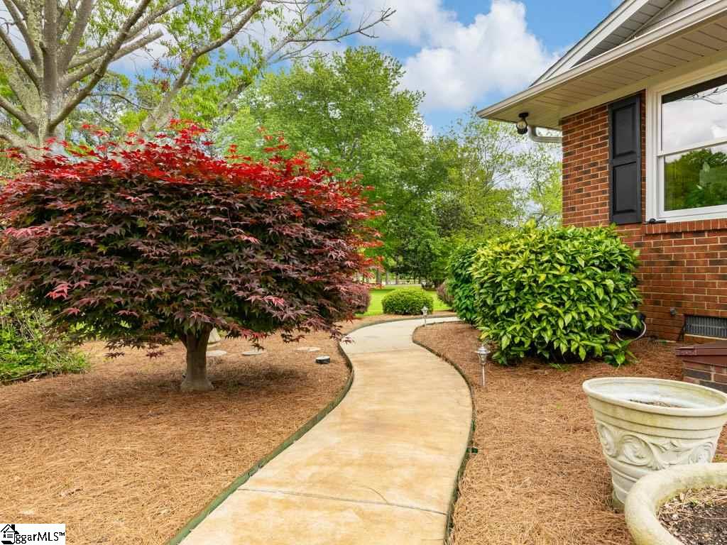 246 Green Lake Road Chesnee, SC 29323 - Photo 4 of 36