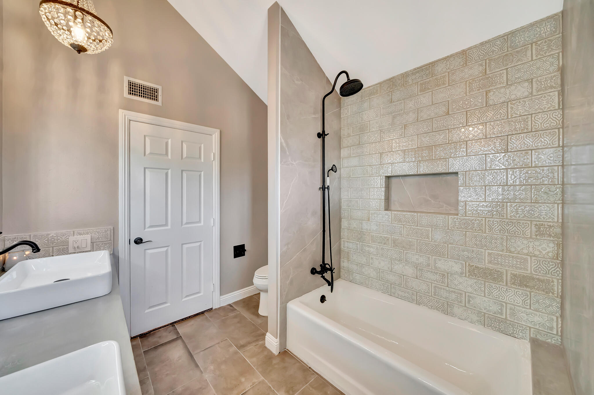 39844 Golfers Drive Palmdale, CA 93551 - Photo 51 of 87 a bathroom with a tub a sink and a large mirror