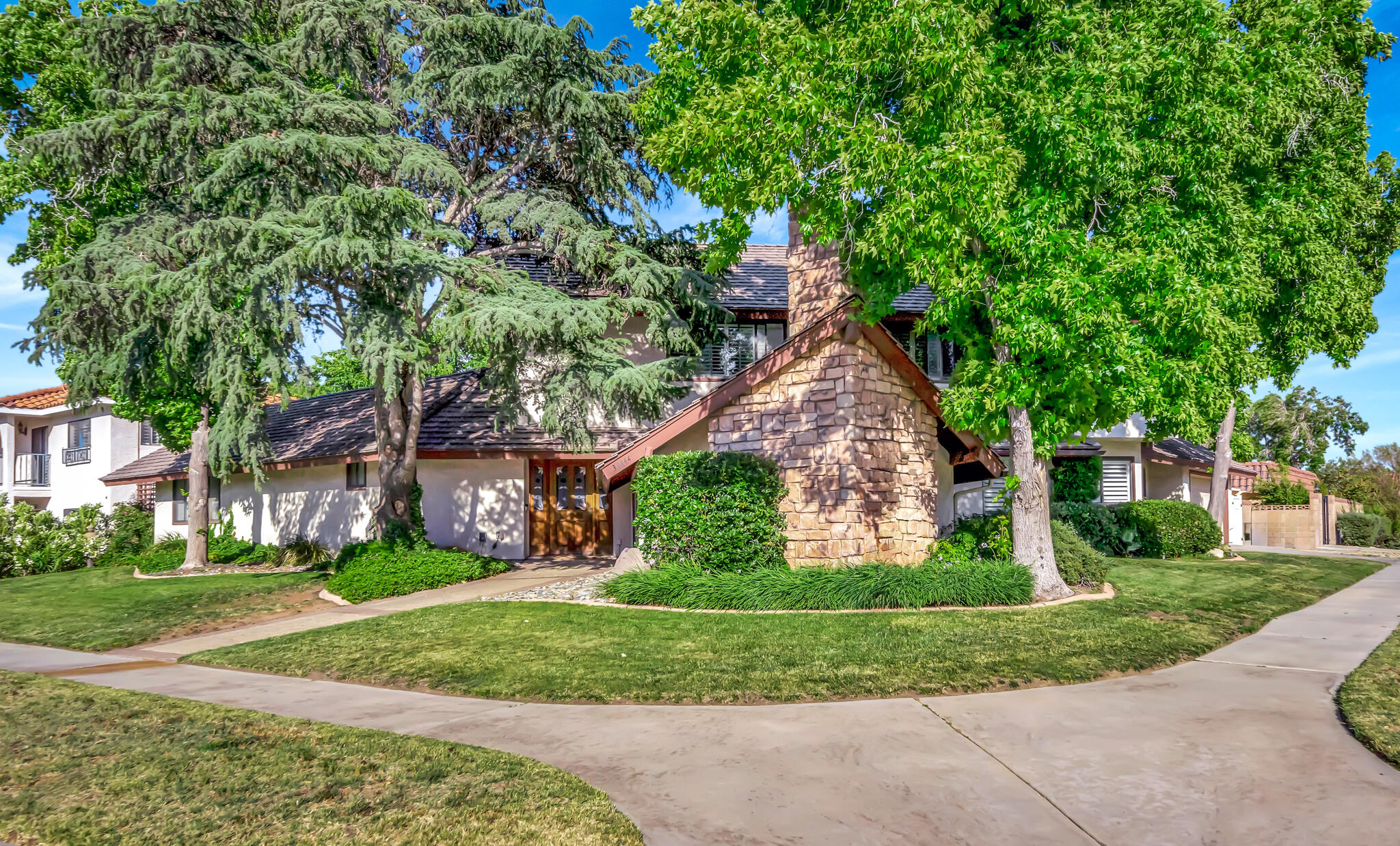 39844 Golfers Drive Palmdale, CA 93551 - Photo 7 of 87 front view of house with a yard