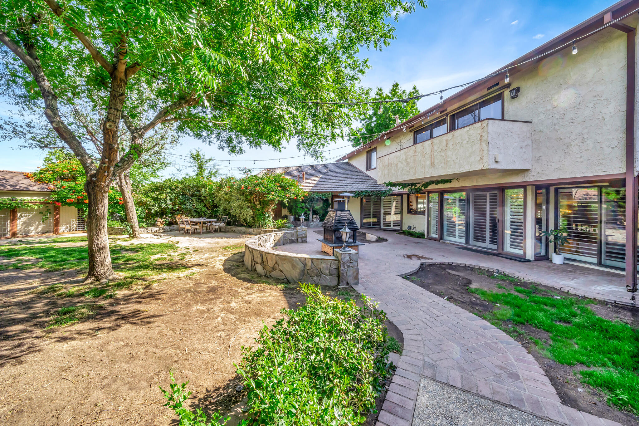 39844 Golfers Drive Palmdale, CA 93551 - Photo 71 of 87 a view of patio with a table and chairs under an umbrella