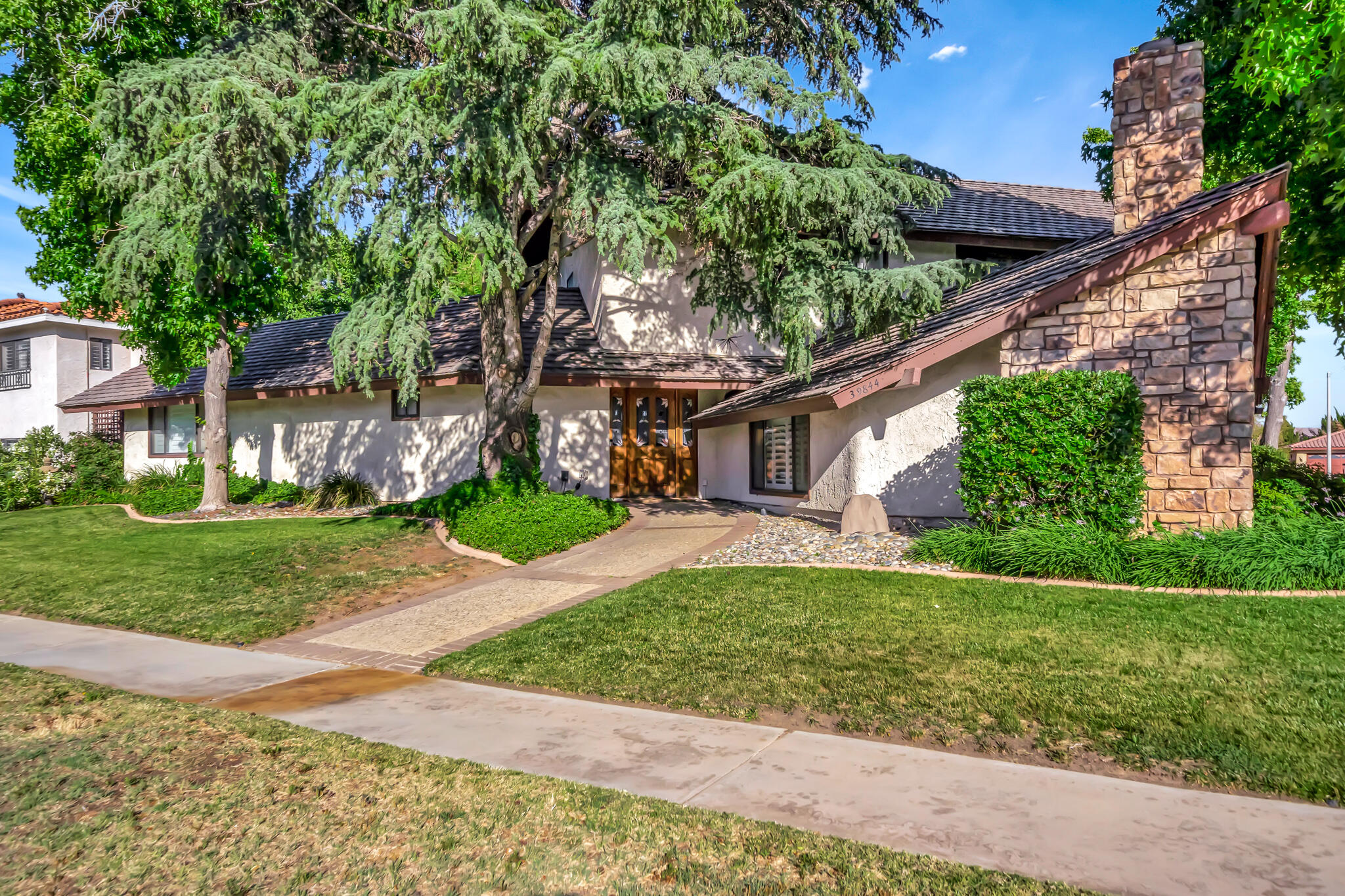 39844 Golfers Drive Palmdale, CA 93551 - Photo 79 of 87 a front view of a house with a yard
