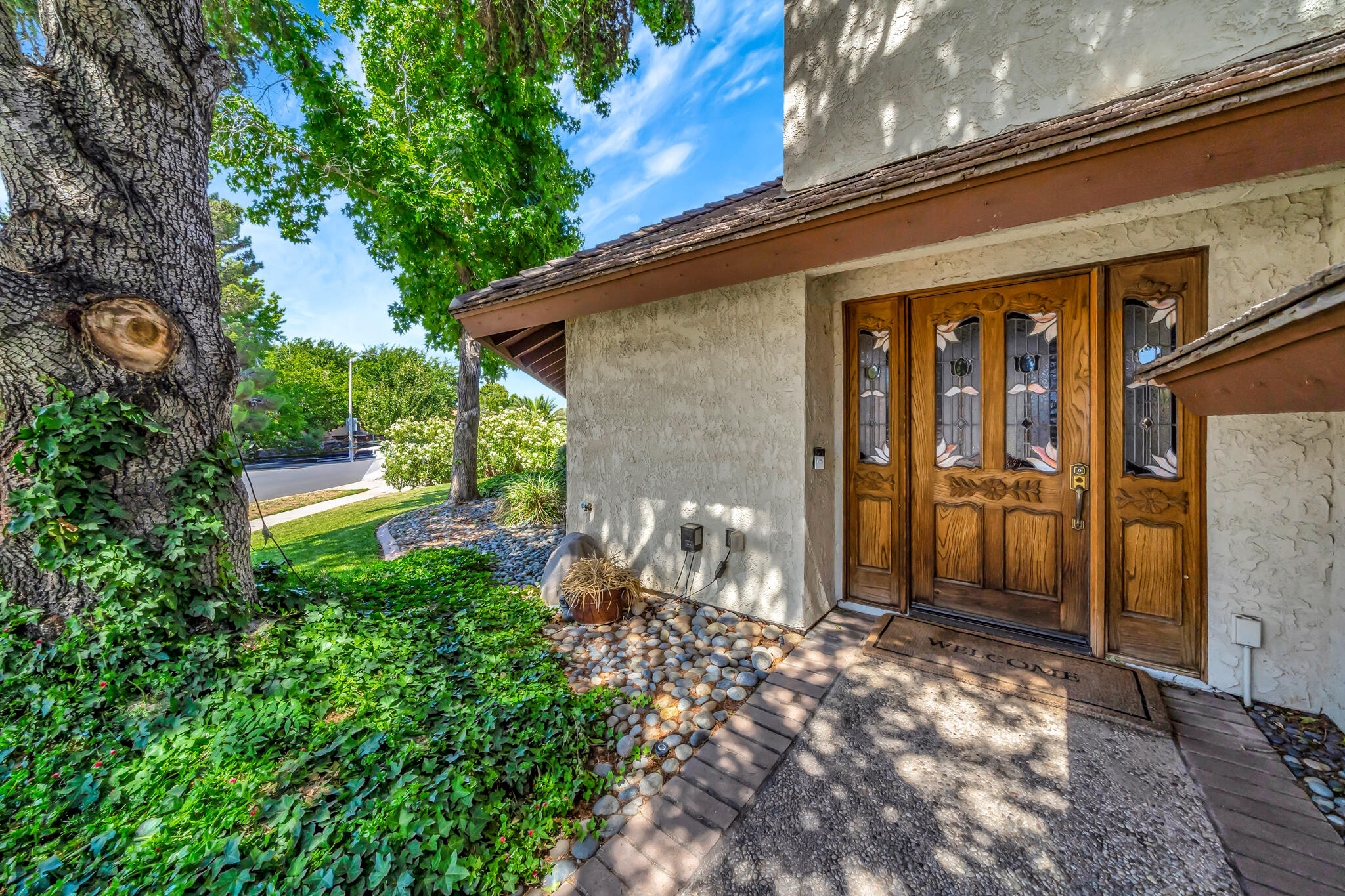39844 Golfers Drive Palmdale, CA 93551 - Photo 10 of 87 a backyard of a house with outdoor seating