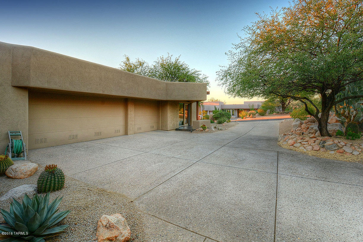 1924 East Buck Ridge Place Oro Valley, AZ 85737 - Photo 28 of 36