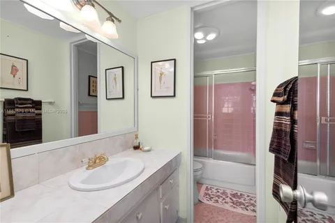 $890,000 | 3 Island Avenue, Unit 15C, Miami Beach, FL 33139