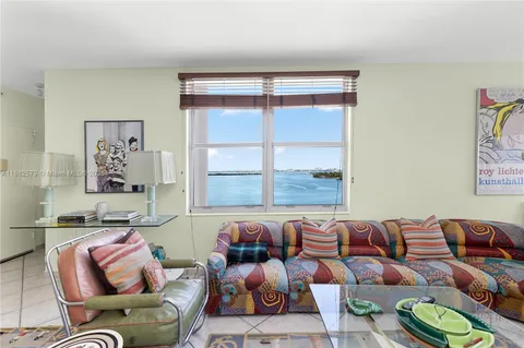 $890,000 | 3 Island Avenue, Unit 15C, Miami Beach, FL 33139