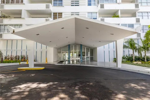 $890,000 | 3 Island Avenue, Unit 15C, Miami Beach, FL 33139