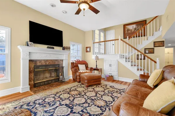 $790,000 | 203 Kiowa Drive West, Lake Kiowa, TX 76240
