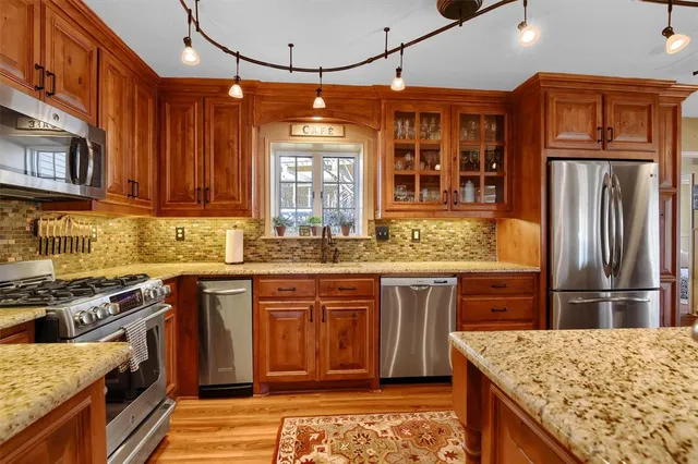 $830,000 | 203 Kiowa Drive West, Lake Kiowa, TX 76240