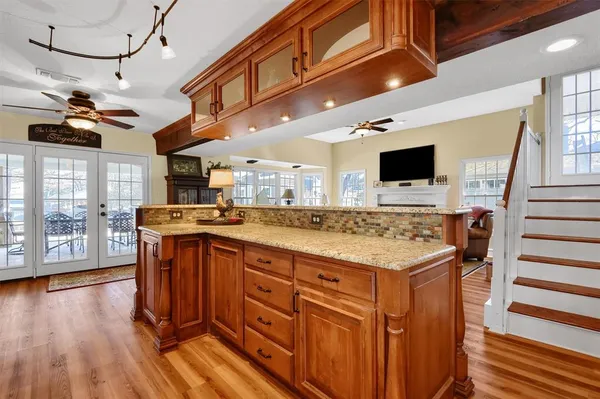 $790,000 | 203 Kiowa Drive West, Lake Kiowa, TX 76240