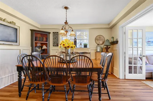 $790,000 | 203 Kiowa Drive West, Lake Kiowa, TX 76240
