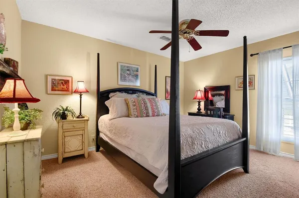 $790,000 | 203 Kiowa Drive West, Lake Kiowa, TX 76240