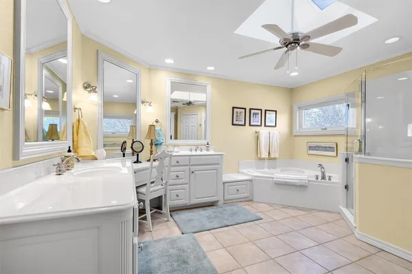 $790,000 | 203 Kiowa Drive West, Lake Kiowa, TX 76240