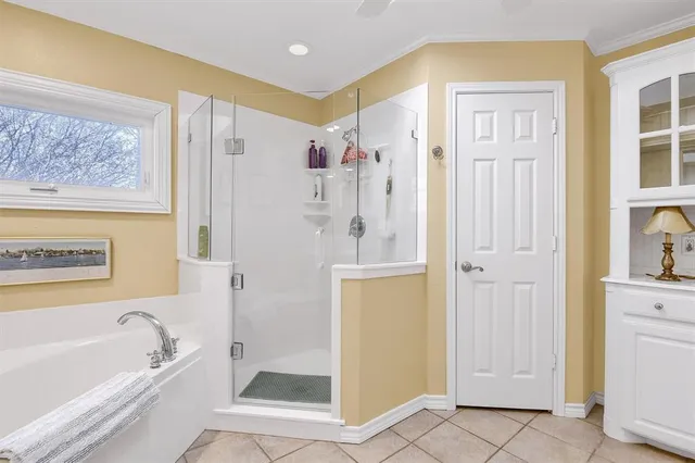 $830,000 | 203 Kiowa Drive West, Lake Kiowa, TX 76240