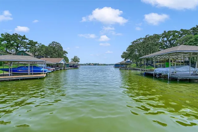 $830,000 | 203 Kiowa Drive West, Lake Kiowa, TX 76240