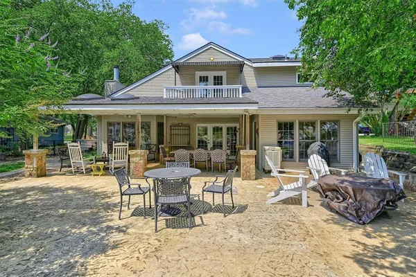 $790,000 | 203 Kiowa Drive West, Lake Kiowa, TX 76240