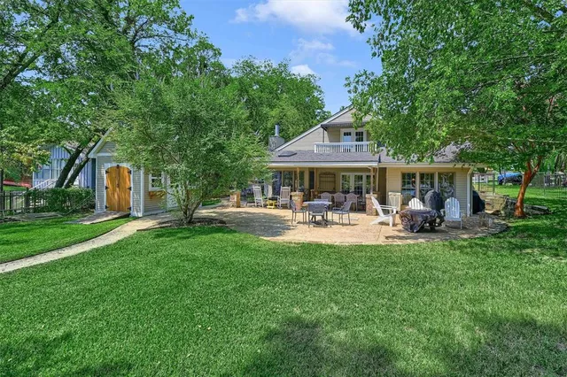 $830,000 | 203 Kiowa Drive West, Lake Kiowa, TX 76240