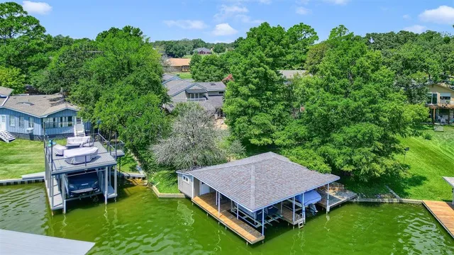 $830,000 | 203 Kiowa Drive West, Lake Kiowa, TX 76240